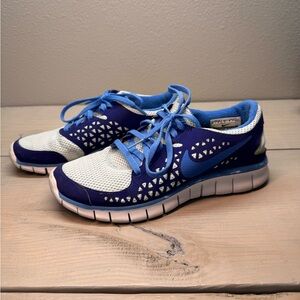 Ladies Blue Nike Shoes Size: 7.5